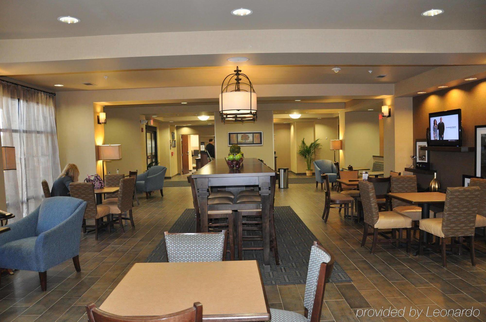 Hampton Inn Winfield Tucker Restoran gambar